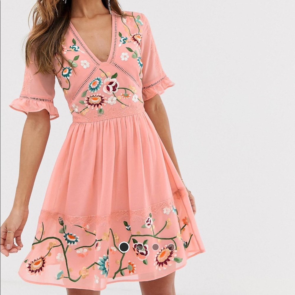Embroidered mini dress with lace details